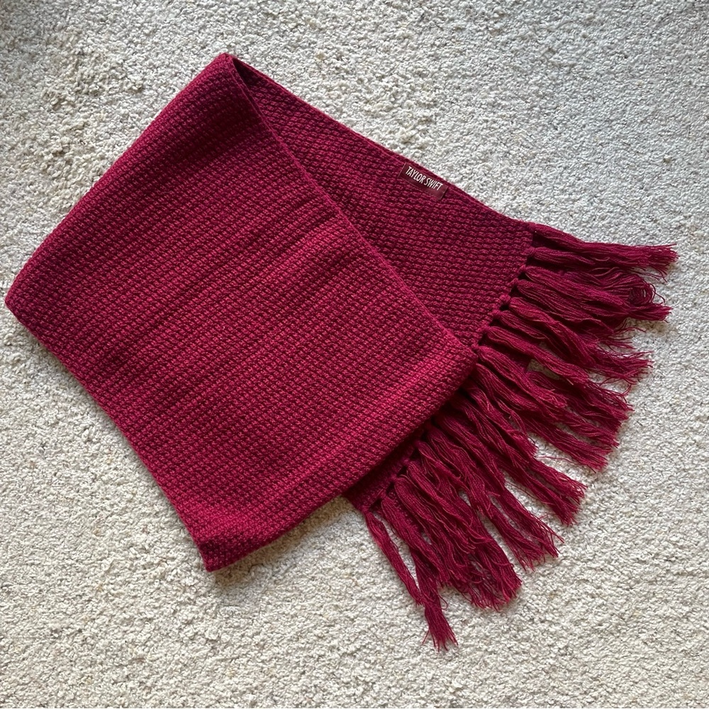 Taylor Swift All Too Well Red scarf